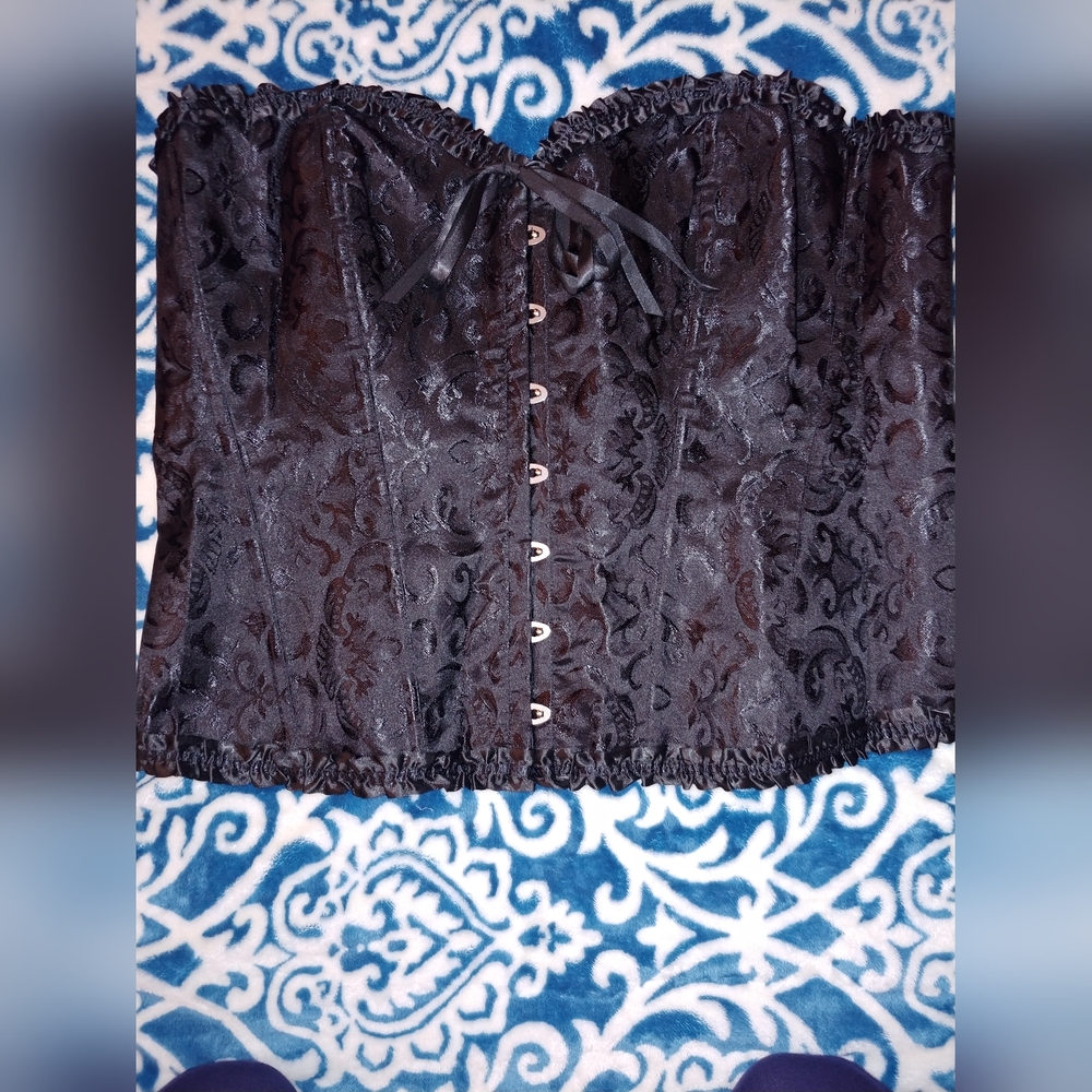 Corset. 7x. Boning and lace up. Black.